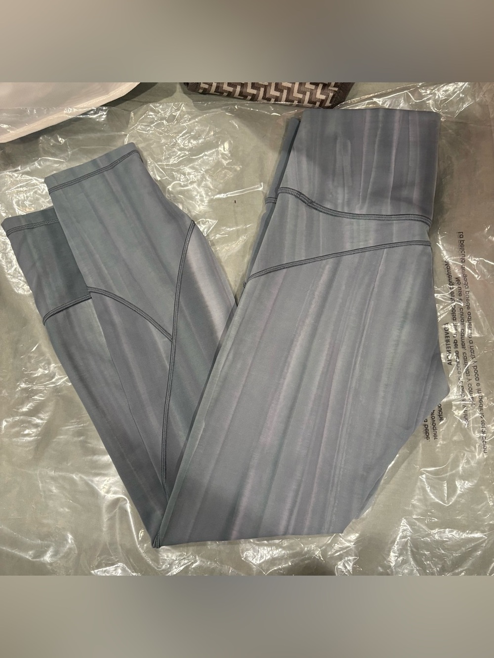 Lululemon In Movement Tight 25" *Everlux in Linear Spray Dye White Deep Ocean